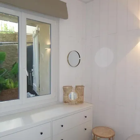 Front De Avec Balcon Et Acces Direct A La