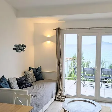 Daire Front De Avec Balcon Et Acces Direct A La *