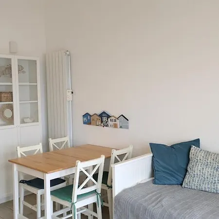 Front De Avec Balcon Et Acces Direct A La *