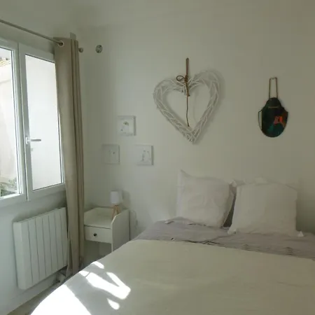 Front De Avec Balcon Et Acces Direct A La * Les Lecques