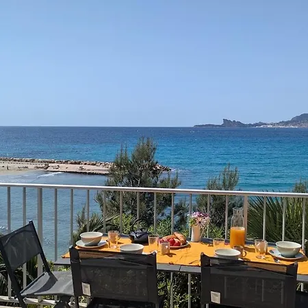 Front De Avec Balcon Et Acces Direct A La Daire *