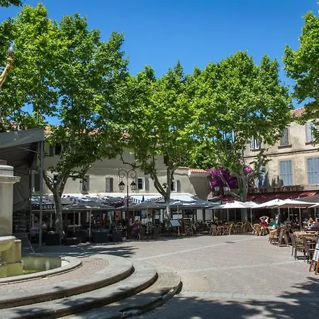 Front De Avec Balcon Et Acces Direct A La Apartman Les Lecques