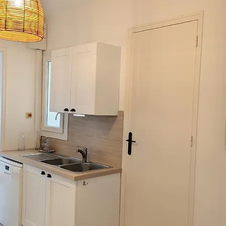 Apartman Front De Avec Balcon Et Acces Direct A La Les Lecques