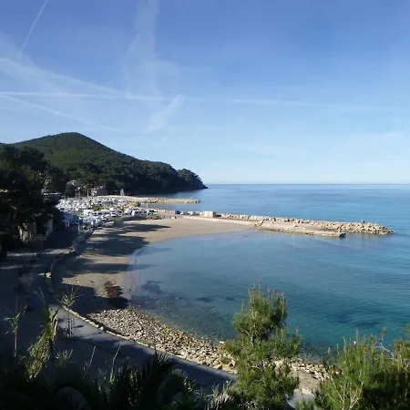 Front De Avec Balcon Et Acces Direct A La Daire