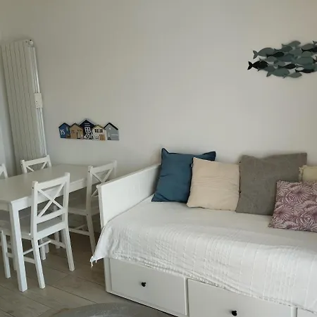 Front De Avec Balcon Et Acces Direct A La *