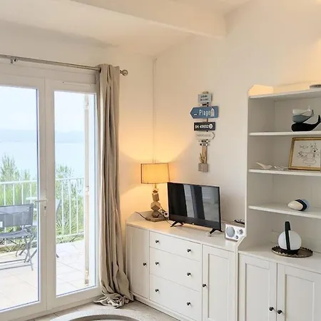 Front De Avec Balcon Et Acces Direct A La Daire